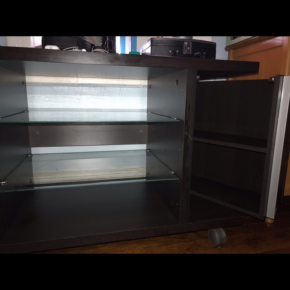 Black table - Picture 2 of 5